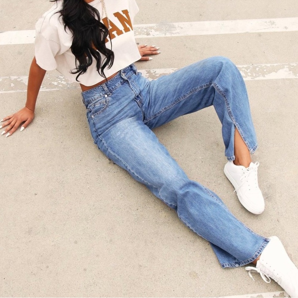 NWT Women’s Medium Wash Side Slit Jeans Size 9